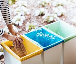 Consegna sacchetti per la raccolta differenziata